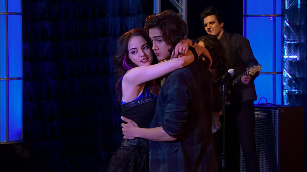 Beck and Jade Kiss
